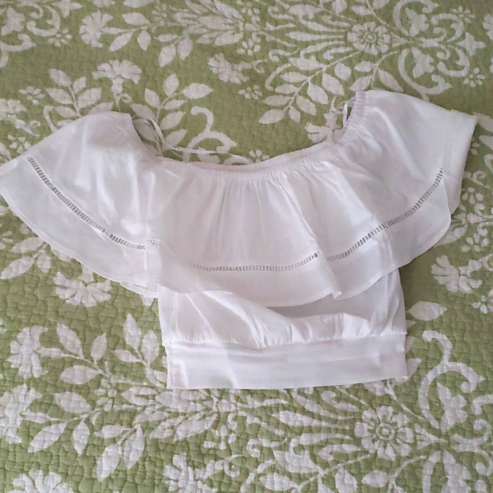 Lulu's White Crop top